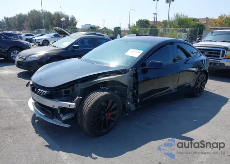 2018 Tesla Model 3 Long Range/Mid Range z USA, uszkodzony, nr VIN 5YJ3E1EA4JF010698